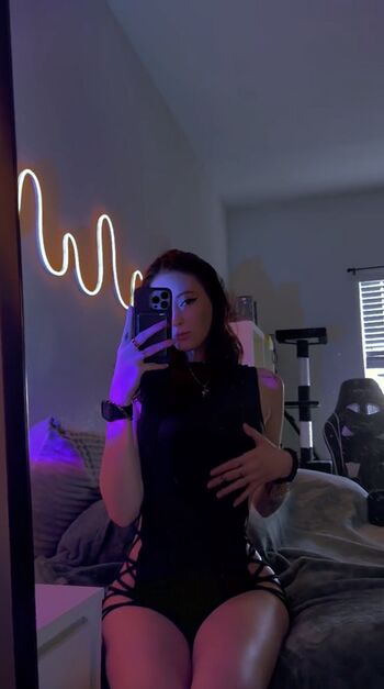 Queen_etimy