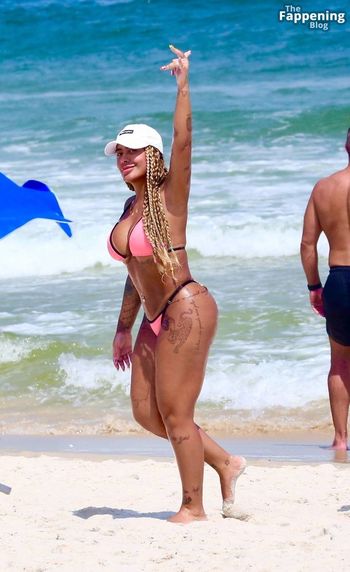 Rafaella Santos