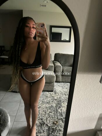 Realhoneysimone