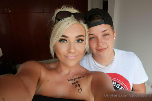 reallesbiansx