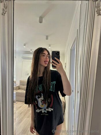 redmelanie