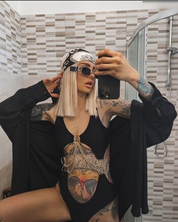 Request: carina_mthrfckr