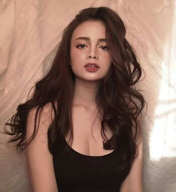 Rhen Escano