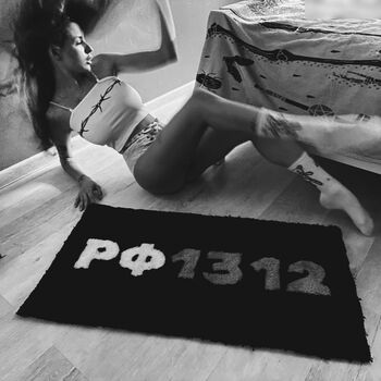 Rita Flores 69