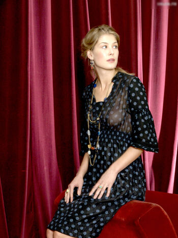 Rosamund Pike