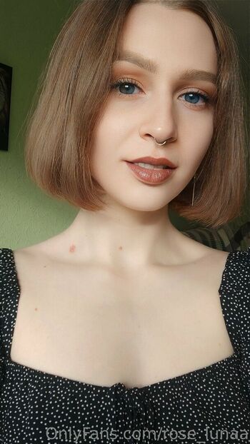 rose_lunaa