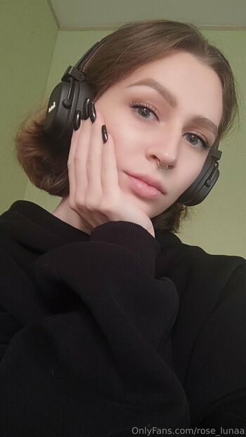 rose_lunaa