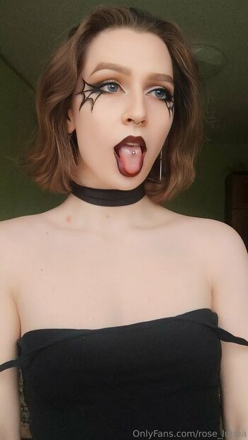 rose_lunaa