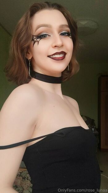 rose_lunaa