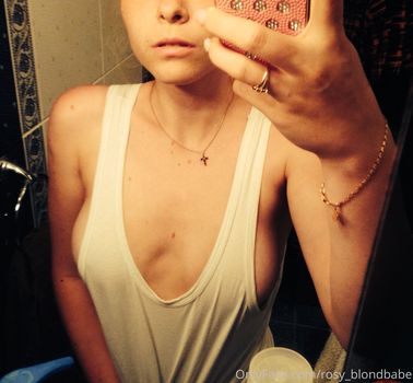 rosy_blondbabe