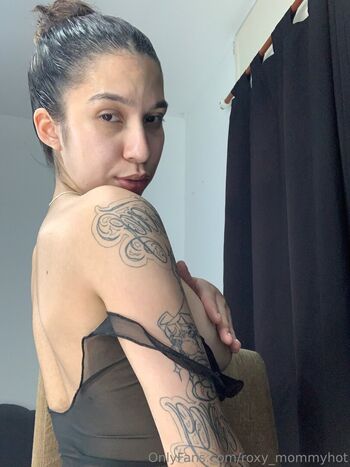 roxy_mommyhot