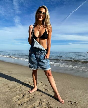 Roxy Striar
