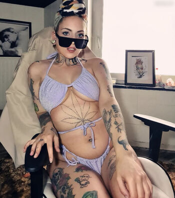 Roxy_Wayne