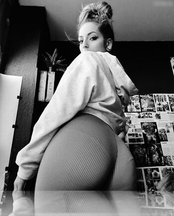 Roxy_Wayne