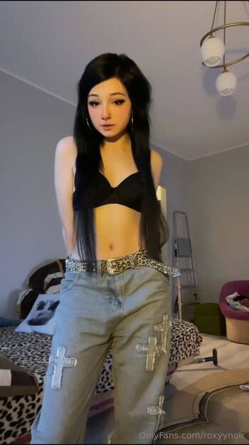 roxyynoirrr