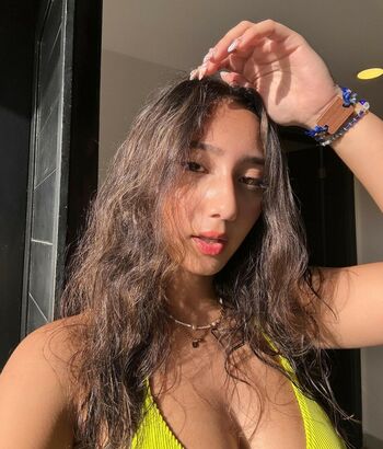 Sabrina Pezeshkian