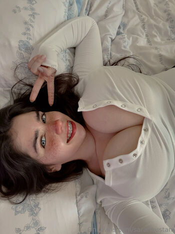 Sarahbustani