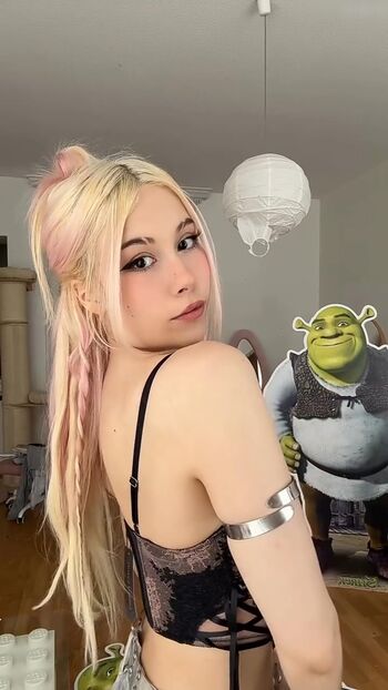 Sarahtoninx9_