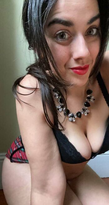 scarlet_labelle