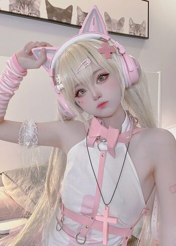SeeU Cosplay