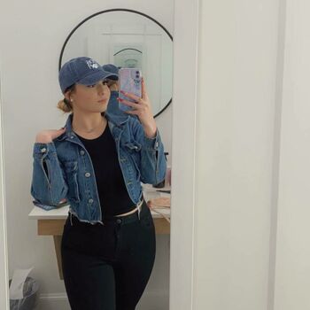 Selena Flores
