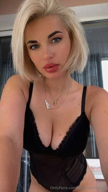 selenewhitee1