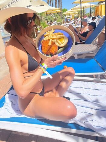 Shelley Hennig