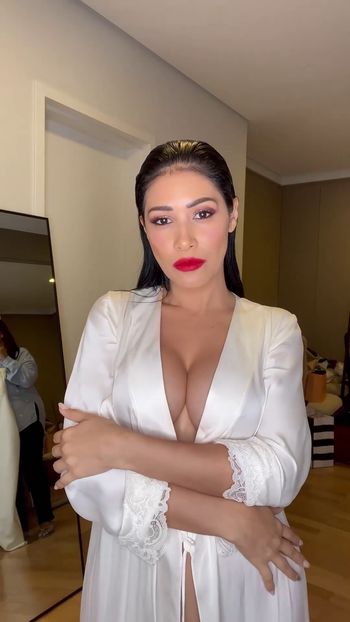 Simone E Simaria