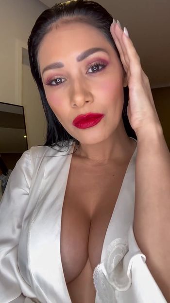 Simone E Simaria