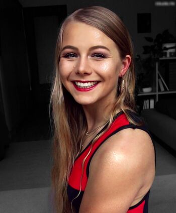 Sira Busch (omnomnomknusper)