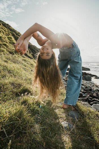Sjana Elise Earp