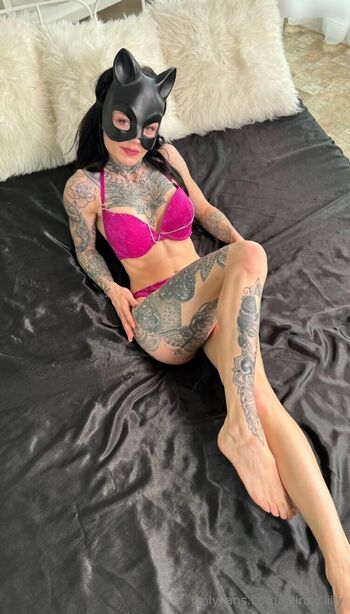 Skinny Lilly