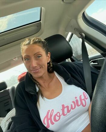 skye_hotwife