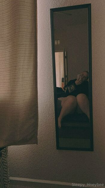 sleepy_hneybee