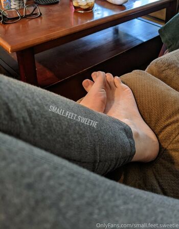 small.feet.sweetie