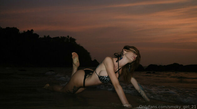 Smoky_Girl_21