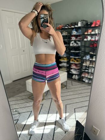 SnkrChickVIP