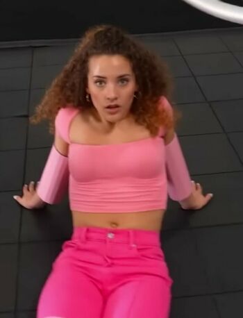 Sofie Dossi