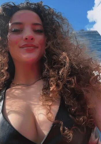 Sofie Dossi