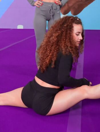 Sofie Dossi