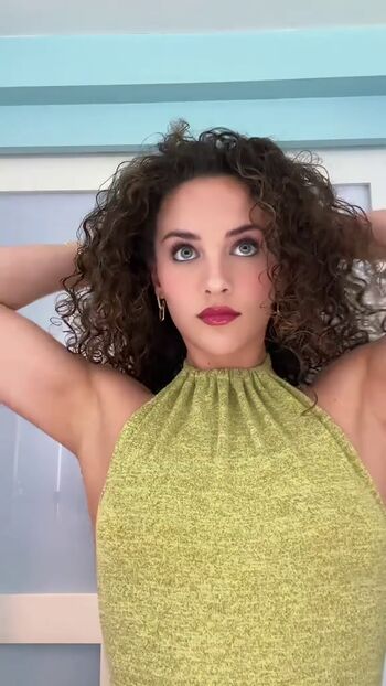 Sofie Dossi