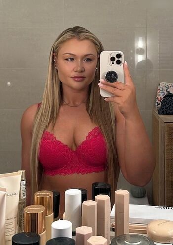 Sophia Thiel