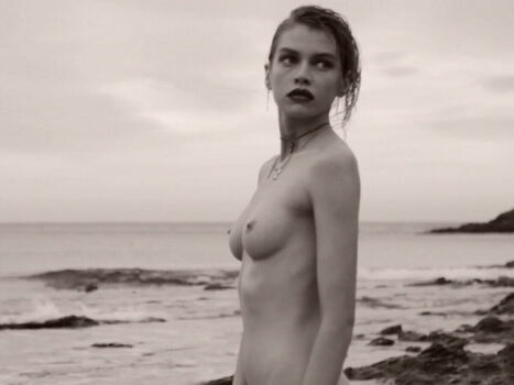 Stella Maxwell