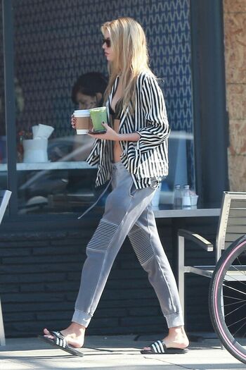 Stella Maxwell