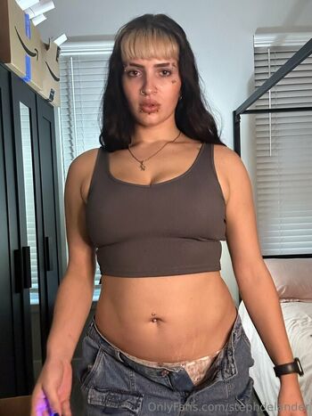 Steph De Lander
