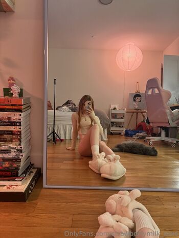 Strawberrymilk_xoxo
