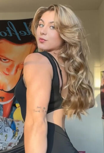 Strong_gorl