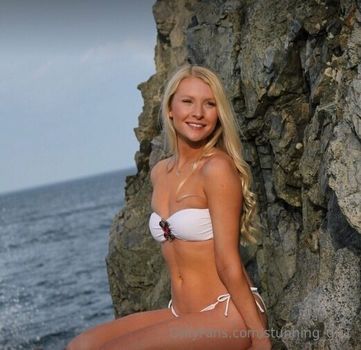 stunning_gir1