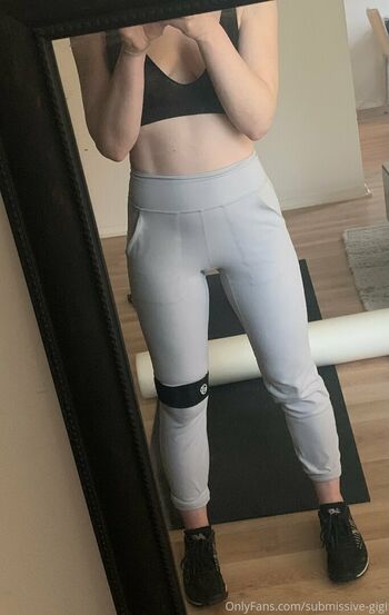 submissive-gigi
