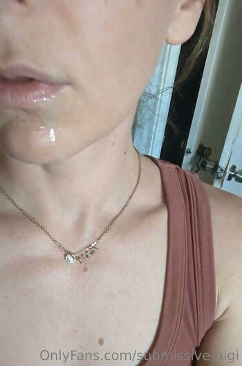 submissive-gigi